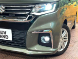 【LEDヘッドライト】悪天候や夜間走行時も良好な視界を確保し安心して運転できる高輝度LEDヘッドライトを装備!点灯速度が早く、消費電力も抑えられています。