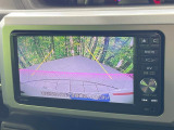 【バックカメラ】駐車時に後方がリアルタイム映像で確認できます。大型商業施設や立体駐車場での駐車時や、夜間のバック時に大活躍!運転スキルに関わらず、今や必須となった装備のひとつです!