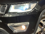 ●LEDヘッドライト:夜間走行時も良好な視界を確保し安心して運転できる高輝度LEDヘッドライトを装備!点灯速度が早く、消費電力も抑えられています。