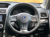 インテリアに合わせたデザインのステアリングは、運転される方のことも考え、運転しやすい形状、大きさです。是非一度、実際に触ってお確かめください。