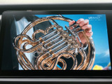 停車時にTVを楽しめる機能も搭載。旅先や休憩時間に、ご家族みんなでテレビ番組を視聴できます。