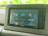 高画質モニターで、映像や音楽をクリアに楽しめます。移動時間も快適なエンターテイメント空間を提供します。