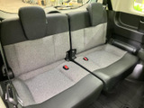 右後席ドアは、開口部が広く、後部座席への乗り降りが楽です。荷物の出し入れもスムーズに行えます。便利性を追求した設計です。