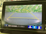 駐車時や後退時の安全をサポート。後方の状況を把握しやすく、安心して運転できます。