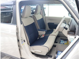 お車選びをお楽しみ頂けるよう、在庫車の展示スペースを十分に確保しております。
