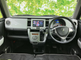 後方視界を広げ、安全な運転をサポート。駐車や後退時の障害物を見やすく表示し、万が一のリスクを軽減します。