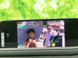 停車時にニュースや映像コンテンツをお楽しみいただけます。待ち時間や休憩時間など、快適なひとときをお過ごしください。安全のため、運転中はこの機能のご利用はご遠慮ください。