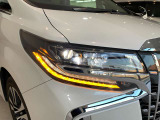 三眼LEDヘッドライト&シーケンシャルウィンカー(流れるウィンカー)&AHS(アダプティブ・ハイビーム・システム)・LEDフォグランプ付き!!