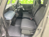 運転席側のドア内側は、傷や汚れが少なく、丁寧に扱われてきたことがわかります。清潔感のある空間です。