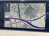 鮮明な地図表示で、スムーズなナビゲーションをサポートします。最新の交通情報も確認でき、安心して目的地へ向かうことができます。