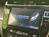 高機能なナビゲーションシステムとオーディオを搭載。目的地設定や音楽再生をスムーズに行えます。快適なドライブを演出します。