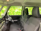 ドライバーズシートは、長時間の運転でも疲れにくい設計。快適なドライビングポジションで、運転を楽しめます。