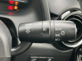 直感的な操作で、スムーズな車線変更をサポートします。シンプルなデザインでありながら、使いやすさを追求しました。