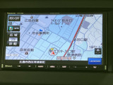 鮮明な地図表示で、スムーズなナビゲーションをサポート。最新の交通情報も確認でき、安心してドライブを楽しめます。