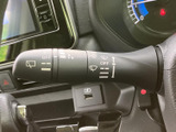 視界を確保するワイパーレバーは、雨天時でもクリアな視界を維持し、安全な運転をサポートします。