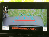 安全確認をサポートする映像表示機能が搭載されています。狭い場所での運転を安心して行えます。