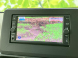停車時にテレビ画面を表示。旅先での情報収集や、休憩時間のエンターテイメントに活用できます。家族みんなで楽しめるひとときを演出します。