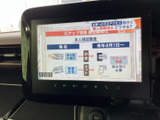 停車時にテレビ視聴が可能なシステムを搭載。移動時間も快適に過ごせるように工夫が施されています。