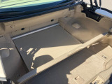 積み下ろしのしやすいデッキにはたっぷりと荷物を積み込んでいただけます。遊びから仕事まで、様々なシーンで頼れます♪