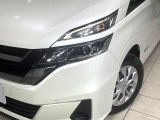 【LEDヘッドライト】悪天候や夜間走行時も良好な視界を確保し安心して運転できる高輝度LEDヘッドライトを装備!点灯速度が早く、消費電力も抑えられています。