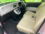 運転しやすい快適な空間設計。細部までこだわった内装は、ドライビングをより一層楽しめます。操作もシンプルで分かりやすいです。