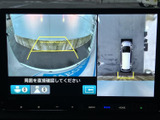 駐車時や後退時の安全をサポート。後方の状況を鮮明に映し出し、スムーズな後退をアシストします。