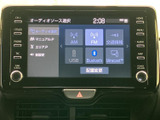 鮮明な高解像度ディスプレイが、ナビゲーションやオーディオの操作を快適にします。細部までくっきり表示され、情報を見やすく把握できます。