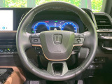 【純正革巻きステアリング】上質な革を使用することで、手にしっかり馴染みとても運転しやすいハンドルです♪