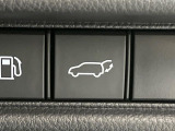 【ハンズフリーパワーバックドア】リアバンパー下部に足先を出し入れするだけでバックドアが自動で開閉♪両手が荷物でふさがっている時でもラクラク開閉操作が行えます!