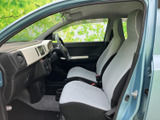 運転席からの視界は良好で、運転操作もスムーズに行えます。シンプルで分かりやすい操作性も魅力です。