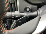 雨天時でも、視界を確保し、安全運転をサポートします。ワンタッチで操作でき、簡単にワイパーの作動を切り替えられます。雨の日も安心のドライブを。