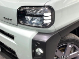 【LEDヘッドライト】悪天候や夜間走行時も良好な視界を確保し安心して運転できる高輝度LEDヘッドライトを装備!点灯速度が早く、消費電力も抑えられています。