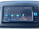 多彩なメディア再生に対応。お好みの音楽やラジオをクリアなサウンドで楽しめます。スマートフォン連携機能も搭載し、利便性を向上。