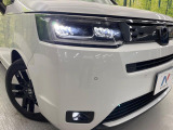 【LEDヘッドライト】悪天候や夜間走行時も良好な視界を確保し安心して運転できる高輝度LEDヘッドライトを装備!点灯速度が早く、消費電力も抑えられています。