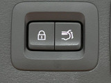 【パワーバックドア】スマートキーや運転席のボタンを押すだけでリアゲートが自動で開閉します!荷物を持っている時や、高い位置にあるバックドアを閉める際に便利な機能です♪