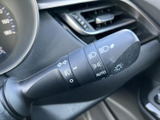操作しやすく、視認性の高いウインカーレバー。安全運転をサポートする、信頼性の高いパーツです。