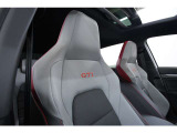走りの楽しさと日常での使いやすさを兼ね備えたGolf GTI。DCC、19インチアルミ、IQ.LIGHT、レザーシート&ベンチレーション、パノラマスライディングルーフなど魅力的な装備が充実しています。