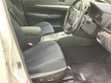 運転席側のドア内張りは、丁寧に扱われており、良好な状態を保っています。快適なドライブ空間を提供します。