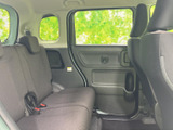 後部座席への乗り降りもスムーズに行えます。家族みんなで快適なカーライフを送りましょう。