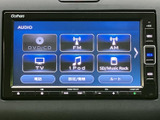 多彩なメディアに対応し、お好みの音楽を高品質で楽しめます。ラジオ、CD、USBなど、様々な再生方法に対応しています。