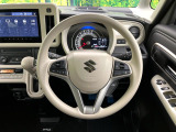 インテリアに合わせたデザインのステアリングは、運転される方のことも考え、運転しやすい形状、大きさです。是非一度、実際に触ってお確かめください。
