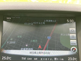 鮮明な地図表示で、安心して目的地へ向かうことができます。交通情報も確認できるので、スムーズなルート選択に役立ちます。最新のナビゲーションシステムを搭載。