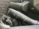 雨天時でも安心して運転できる、操作性の高いワイパーレバー。視界を確保し、安全運転をサポートします。