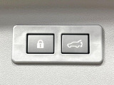 【パワーバックドア】スマートキーや運転席のボタンを押すだけでリアゲートが自動で開閉します!荷物を持っている時や、高い位置にあるバックドアを閉める際に便利な機能です♪