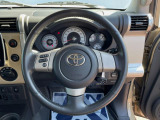インテリアに合わせたデザインのステアリングは、運転される方のことも考え、運転しやすい形状、大きさです。是非一度、実際に触ってお確かめください。