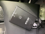 高速料金所での支払いがスムーズに。ETC車載器を搭載することで、時間のロスなく快適なドライブをお楽しみいただけます。