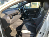 シンプルで洗練されたデザインのドアトリム。落ち着いた雰囲気で、運転者の集中力を高めます。