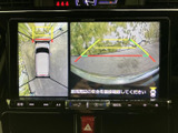 視界の死角を減らし、安全な後退をサポート。駐車場での出し入れも安心です。