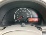 走行速度やエンジン回転数などがひと目で確認できる、見やすいメーターです。運転中の情報把握をサポートします。