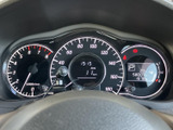 運転に必要な情報を一目で確認できる、視認性の高いメーターです。安全運転をサポートする機能も充実しています。